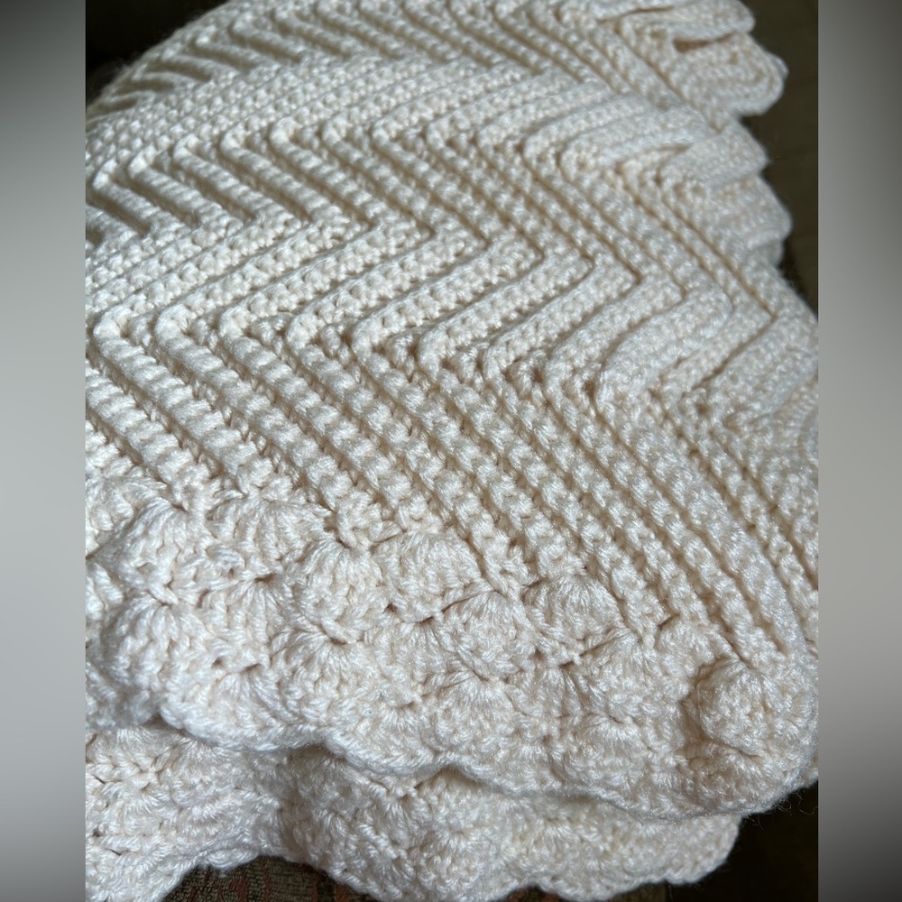 New Beautiful Handmade 78x62 artisan ivory throw.